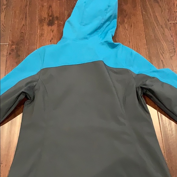 LIKE NEW Neoprene type rain jacket-teal & gray - Picture 4 of 5